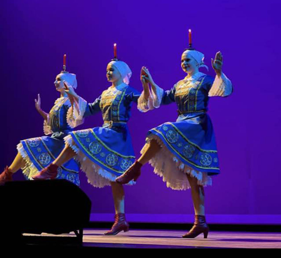 10-01-2022, CT Jewish Dancers, Connecticut Jewish dancers, www.mazaltovshow.com, Saturday October 1st 2022, World Of Colors Concert, Edmond Town Hall Theater, Newtown, Connecticut, dancer Valentina Kvasova, dancer Alisa Egorova, dancer Maria Klyuchnikov