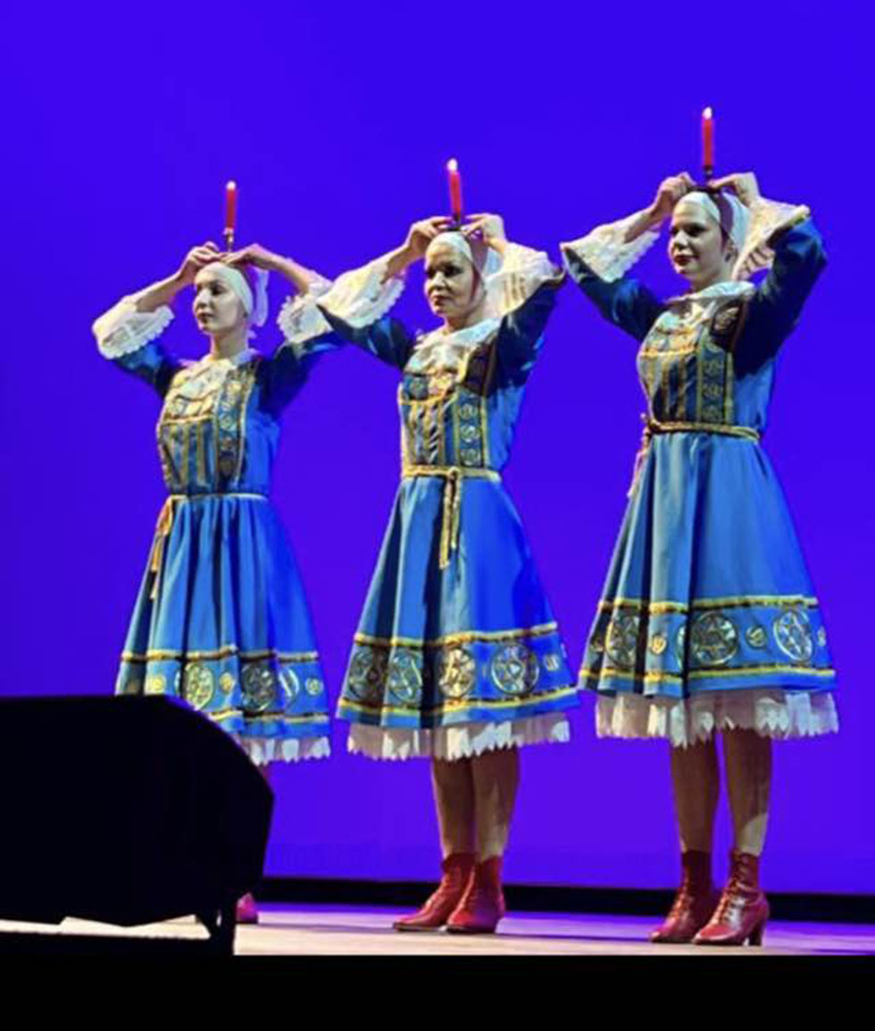 10-01-2022, CT Jewish Dancers, Connecticut Jewish dancers, www.mazaltovshow.com, Saturday October 1st 2022, World Of Colors Concert, Edmond Town Hall Theater, Newtown, Connecticut, dancer Valentina Kvasova, dancer Alisa Egorova, dancer Maria Klyuchnikov